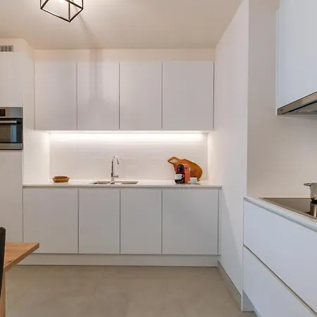 Διαμέρισμα Huswell - Bright Only 5 Minutes From The *