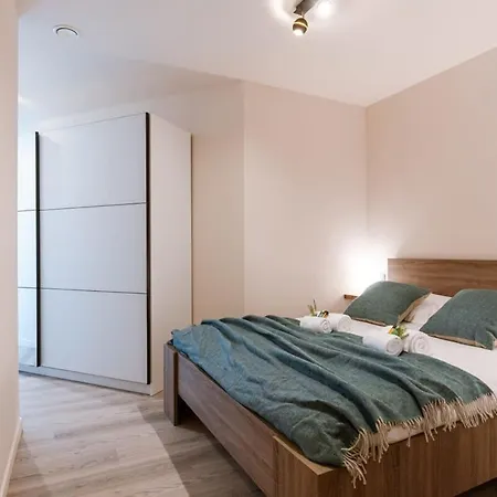 Huswell - Bright Only 5 Minutes From The * Миделкерк