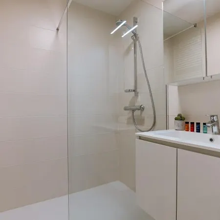 Huswell - Bright Only 5 Minutes From The Апартаменты