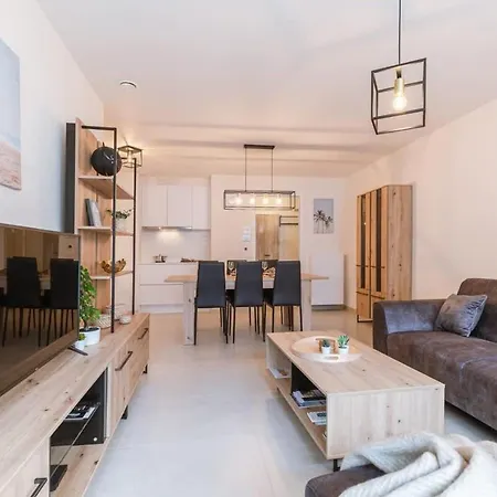 Huswell - Bright Only 5 Minutes From The Апартаменты