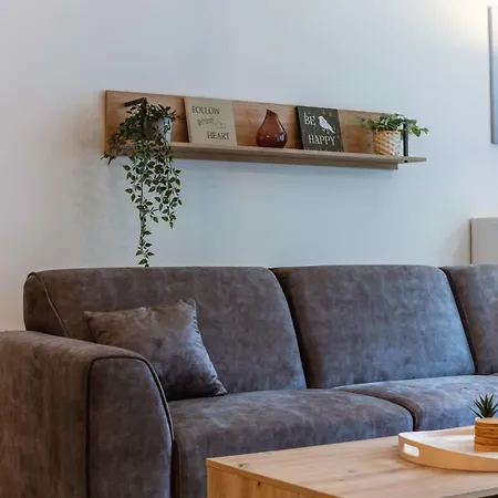 Апартаменты Huswell - Bright Only 5 Minutes From The *