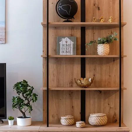 Huswell - Bright Only 5 Minutes From The *