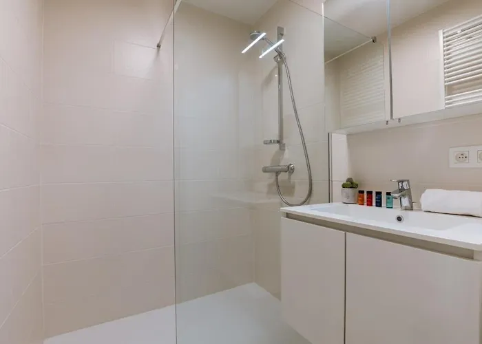 Huswell - Bright Only 5 Minutes From The Appartement