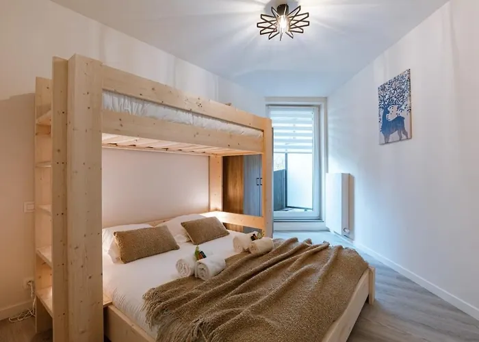 Huswell - Bright Only 5 Minutes From The